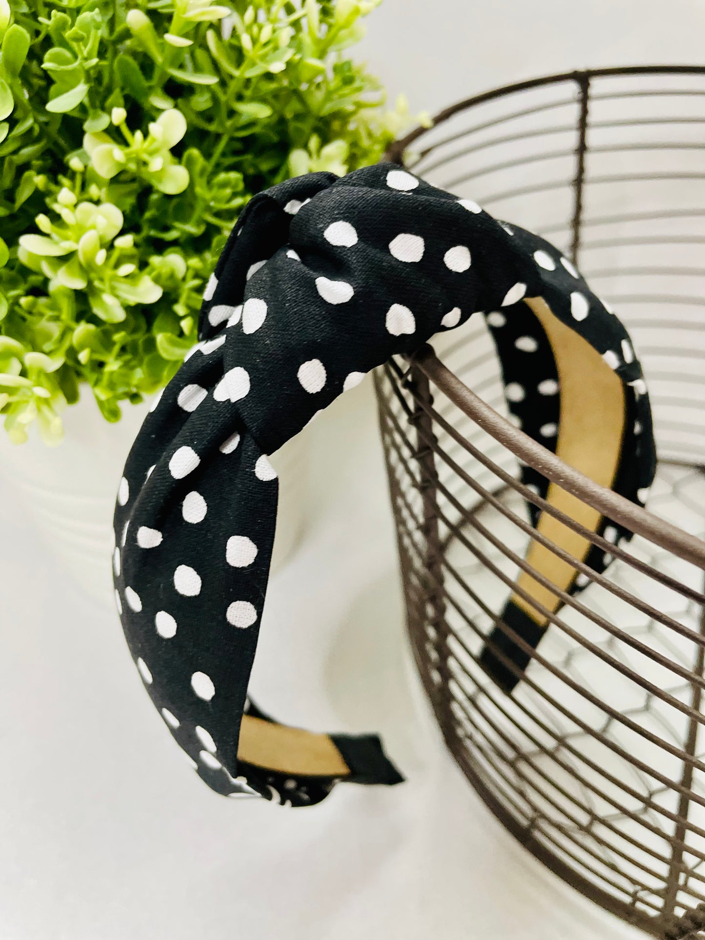 Black/White Dots